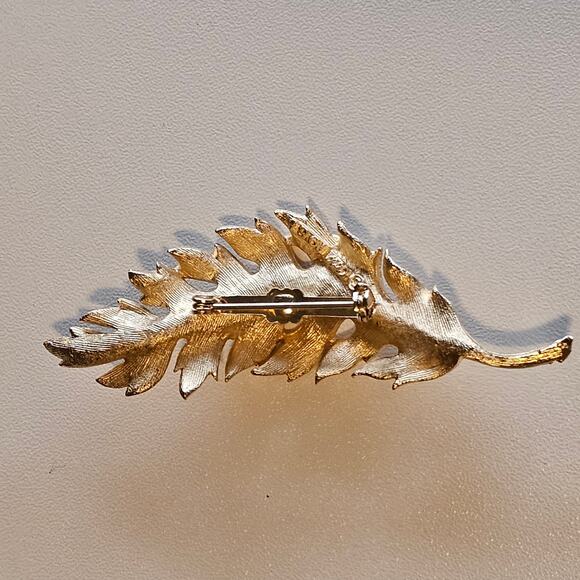 Vintage Coro Gold Leaf Brooch Pin Signed - Picture 4 of 6